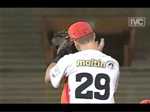 Par de jugadas rapaces ante Tigres de Aragua (Juego del 6-11-2015)