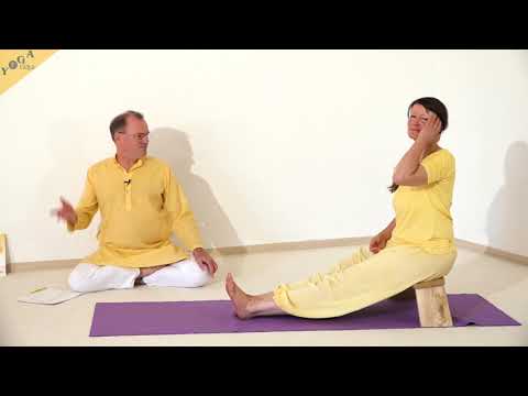 Langsitz auf Kniebänkchen - Yoga Asana Lexikon