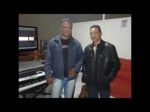 Joáo paulo e zum (mesa de bar)