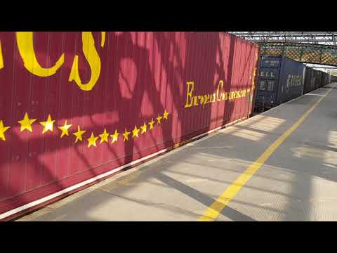 90016 and 90048 departing with 421F with Intermodal from Daventry to Coatbridge