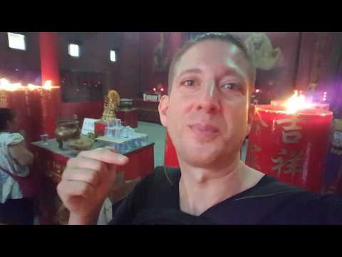 Exploring Glodok, old Jakarta's Chinatown, going temple hopping visiting 400 yr old Chinese temples