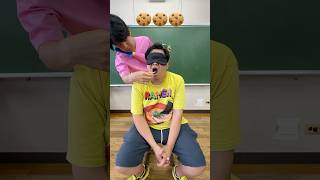 目隠しお菓子クイズを全問正解しろ‼️