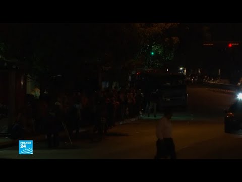 فنزويلا تغرق في الظلام بعد انقطاع الكهرباء والسلطات تعتبره "هجوما"