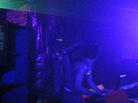 Electric Universe in Moscow 22.10.2005 By Positive makers promotion  gaijinrocker Live in Moscow)