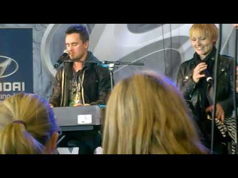 Erik Segerstedt och Cecilia Demengård. Too say i'm sorry och I don't wanna be