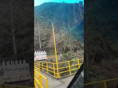 entrada a Caqueza, puente Caqueza, pueblito Cundinamarca