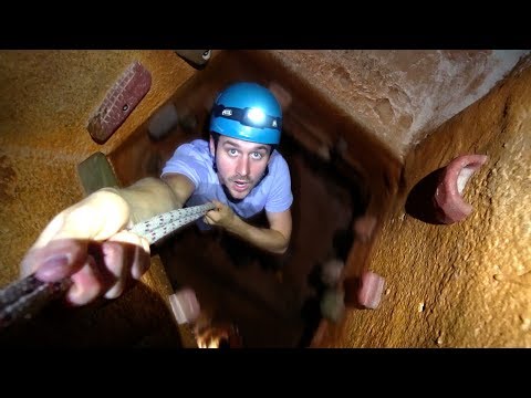 HIDDEN SECRET TUNNELS UNDERGROUND! (EXPLORED!) 🔦