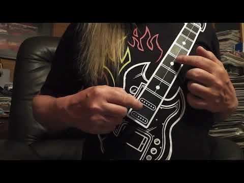 ELECTRONIC GUITAR SHIRT VON THINK GEEK