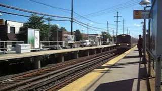 preview picture of video 'LIRR M7 7195 Arriving at New Hyde Park Train Station'