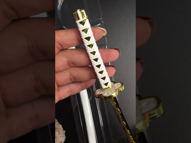 Vídeo relacionado con ROSETOR 1pc Demon Slayer Gel Pen Zenitsu Weapon modelo para regalo, colección, escritura (blanco)