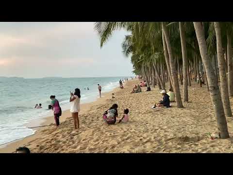 English speaking Jumtin beach pattaya Thailand 🇹🇭 long beach good for swimming 🏊‍♀️
