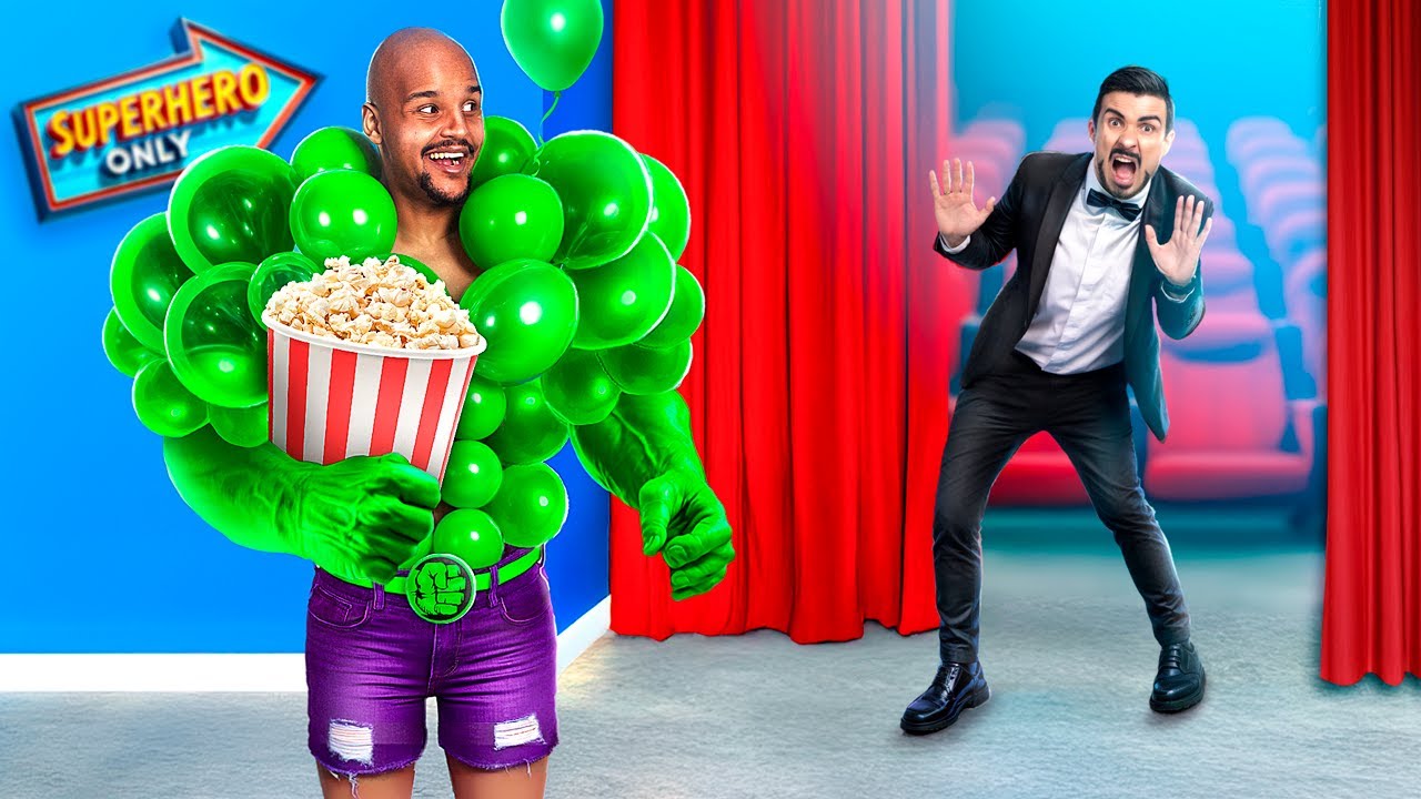 Super-heróis falsos vs super-heróis reais! Desafio fácil de entrar furtivamente nos filmes! Parte 2