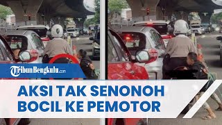 Viral Video Aksi Tak Senonoh Bocah Laki-laki Pegang Bagian Belakang Pemotor Wanita yang Berhenti
