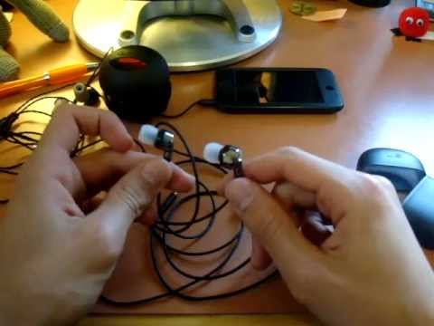 Видео - обзор наушников Ultimate Ears MetroFi 220 (англ)