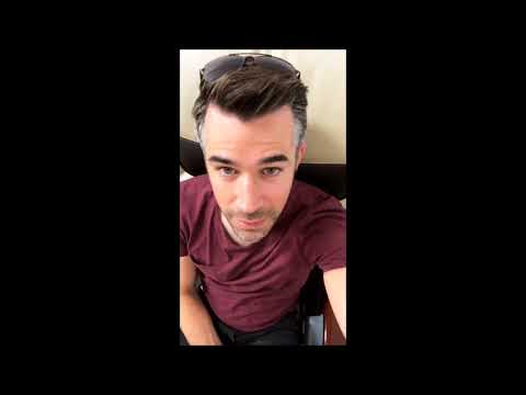 08.05.2018 - Jo Weil with Jana and show us the article with his mom