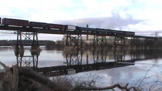 preview picture of video 'CP 9815 with the Holiday Train. Crossing the Trent River - Trenton Ontario'