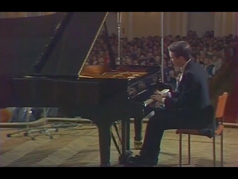 Mikhail Pletnev plays Beethoven Piano Sonata no. 21, Waldstein - video 1987