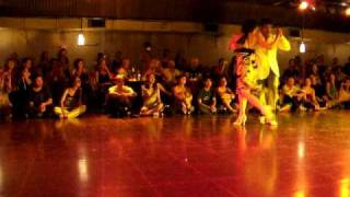 Julio Balmaceda y Corina De La Rosa bailando tango en Practica X en la Viru