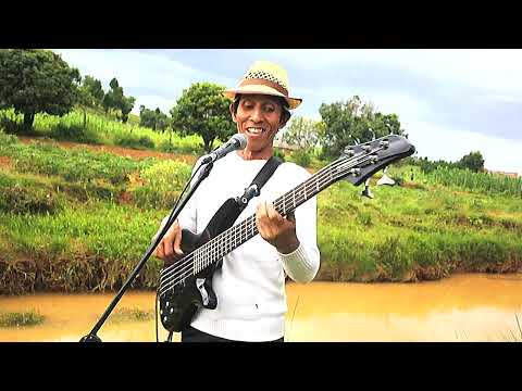 NJAKATIANA  Medley salegy nostalgique ("Aza be vava“ , "Antsiranana" , "Soa")