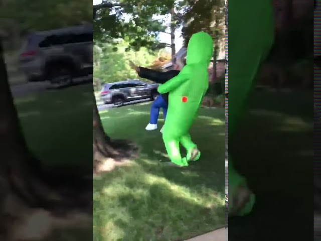 Vídeo relacionado con 2 Unidades Alien Inflable Grande,85 cm Alien Hinchable Verde,Decoración de Globos Aliens para Carnaval,Decoraciones para Fiestas de Cumpleaños Aliens Carnaval Halloween