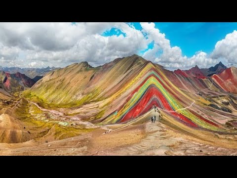 La Montagna dai 7 colori: qui puoi camminare su un arcobaleno. Ecco dove si trova