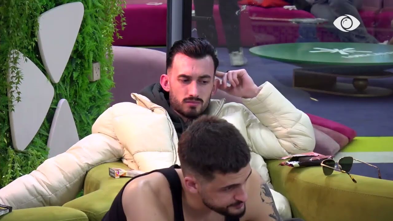 “Ky është Rogerti versioni modern”/ Artani për Kristin, Selin: Ty të ecën muhabeti me Rogertin…