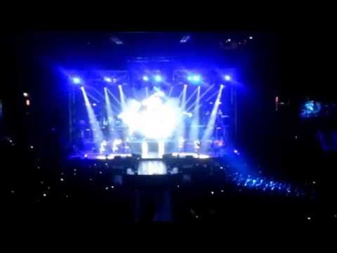 Lucie bílá černobílé turné 2014 BA Intro+Haňa Zaňa