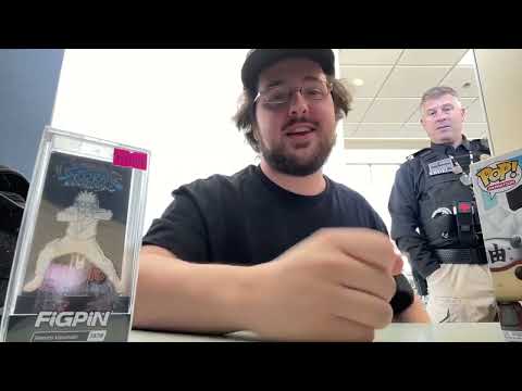 Twitch streamer BobbyBigBallz confronted by airport security for “suspicious” behavior