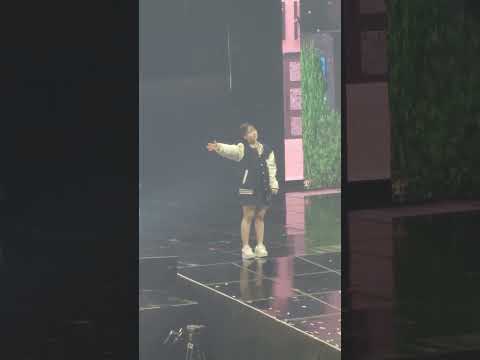 231008 NMIXX - HOME outro (Haewon focus) | 1st Fan Concert NMIXX change up: MIXX UNIVERSITY
