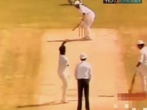 Navjot Singh Sidhu CLEAN BOWLED on ZERO by Waqar Younis in 1990