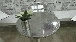 quel-tavolino-d-oro-di-un-bar