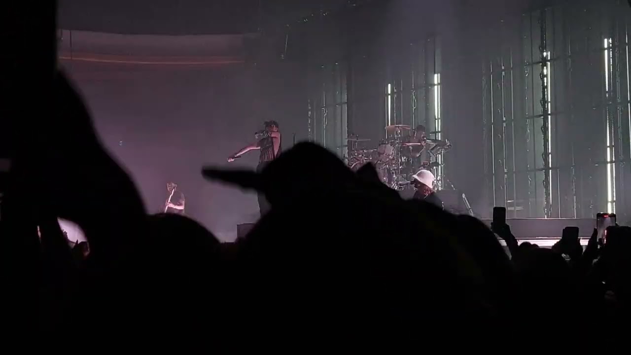 Chase Atlantic - RICOCHET [LIVE IN NORTH AMERICA 2024]