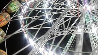 preview picture of video 'People enjoying Ferris Wheel'
