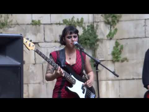 Dear Deer - Tvd, Live at Entremuralhas VIII (Castelo de Leiria, 2017)