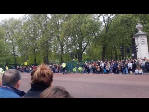 170422 Changing the Guard of UK (I)