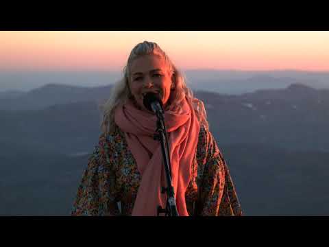 Livestream med Maria Haukaas Mittet og Lars Bremnes på Gaustatoppen/ visitrjukan.com