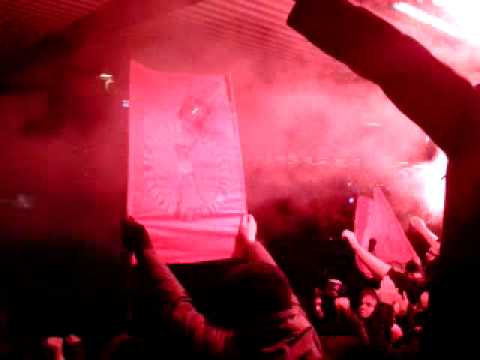 GLENTORAN FANS vs Linfield 2011