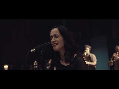 No Te Va Gustar ft. Julieta Venegas - Chau (Video Oficial con subtitulos)