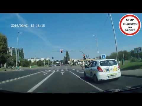 Dlaczego jeździmy na czerwonym. Bo tak nas uczą