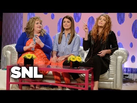 Girlfriends Talk Show: Miss Christine, the New Drama Teacher - SNL