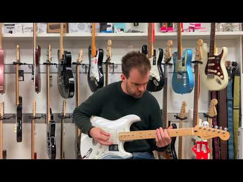 Squier Classic Vibe vs Fender Player vs Fender American Pro II Strat!