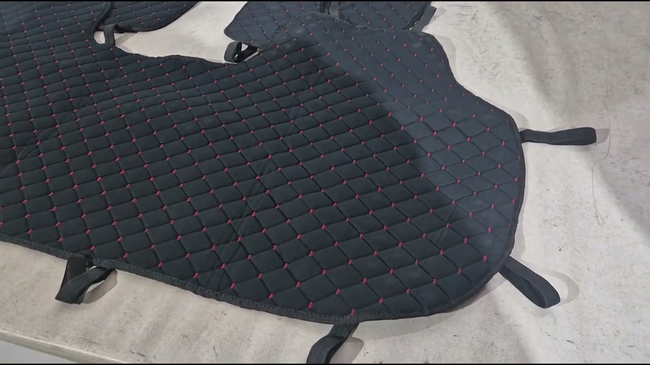 Sitzauflagen für die Rücksitze Velours (Set, Schwarz mit roter Naht) Video 1