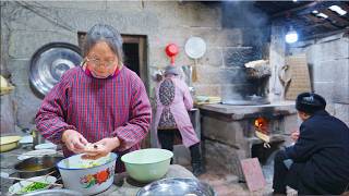 Первобытная китайская жизнь в забытой деревне, традиционная кухня в каменном доме