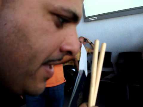 IVAN ODIO Y EL HELICOPTERO EN EL AEROPUERTO EN COLOMBIA