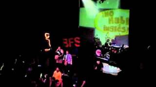 Bowling For Soup  - "No Hablo Ingles" LIVE in London w/ Tom