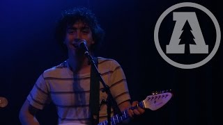 Twin Peaks - Holding Roses - Live From Lincoln Hall