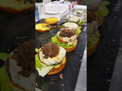 Montagem do Mais Suculento e Saboroso Varanda´s #artesanal #fastfood #lanche #delivery #sabor