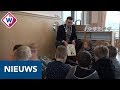 Nieuwe burgemeester Westland leest voor aan peuters - OMROEP WEST