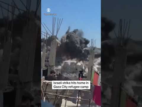 Israeli strike hits a home in Gaza City refugee camp #shorts