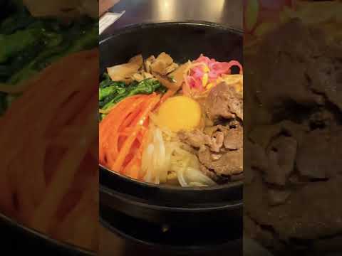 Bibimbap (Cơm trộn rau củ)